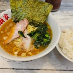 ラーメン(味濃め、油多め)