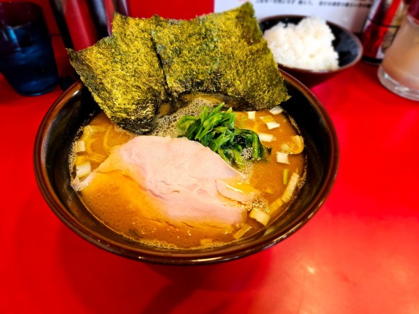 「ラーメン(味濃め、油多め)」@らーめん 谷瀬家 新橋店の写真