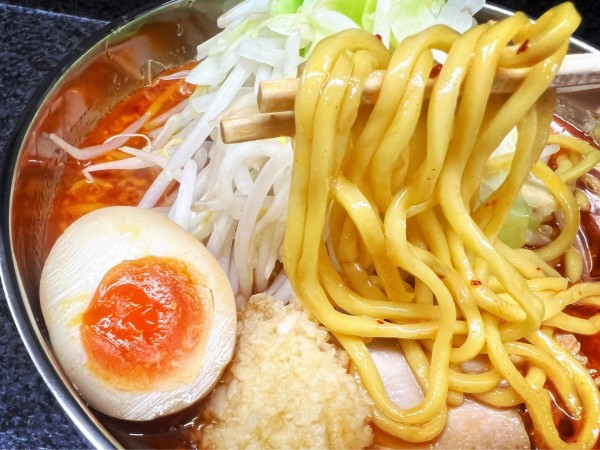 「らーめん紅+ちょこっと背脂」@らーめん 汁なし 兄貴んちの写真