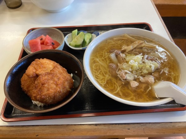 「もつラーメン➕カツ丼セット　1290円」@食堂 みやむらの写真
