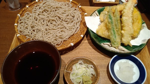 「海老と夏野菜のおろし天せいろ」@石臼挽きそば 石月 大名古屋ビルヂング店の写真