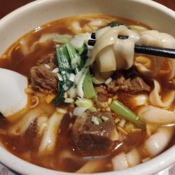 ランチ 牛バラ肉刀削麺(850)