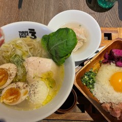 THREE LITTLE PIGSの画像