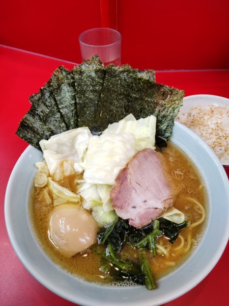 「得特製ラーメン＋のり」@横浜ラーメン 武蔵家 大井町店の写真