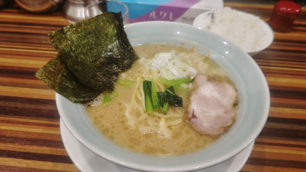 「仙台っ子らーめん８７０円＋サービスライス」@ラーメン堂 仙台っ子 六丁の目店の写真