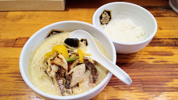 「【限定】冷やし真鯛グリーンカレーらーめん+ライス」@真鯛らーめん 麺魚の写真