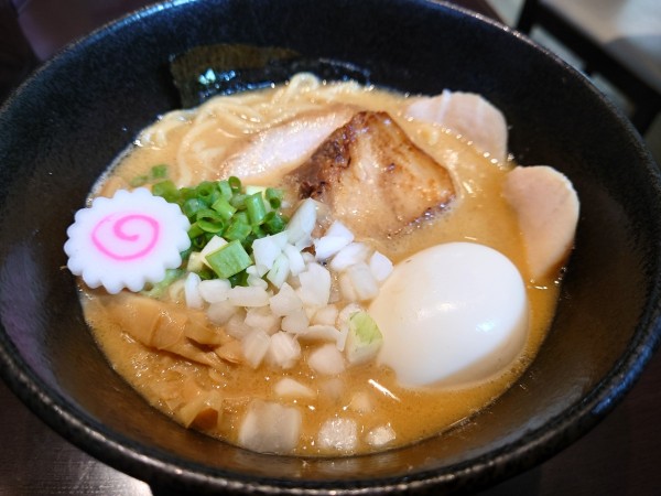 「特製濃厚中華そば」@中華そば 輝羅の写真