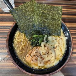 ガーリックメン(880円)+モッツァレラチーズ(150円)