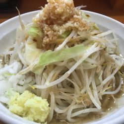 野菜豚そば醤油ハーフ＋薬味全部のせ700円