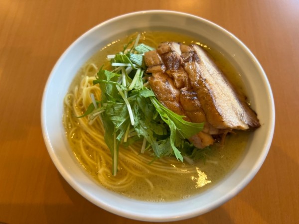 「鶏白湯 塩 大盛り」@めん処 愛やの写真