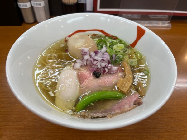 「塩　燻製味玉」@麺や 魁星 京急川崎店の写真