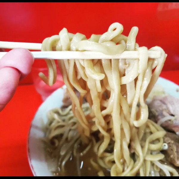 「小豚 ヤサイスクナメニンニクカラメ」@ラーメン二郎 松戸駅前店の写真