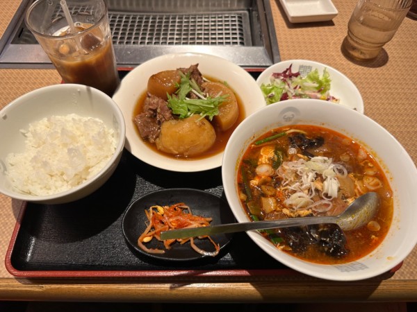 「日替わりランチ（牛スジ煮込み＋サンラータンメン）790円」@朝鮮飯店 高前バイパス店の写真