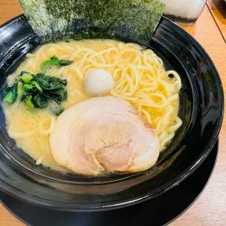 豚骨醤油ラーメン