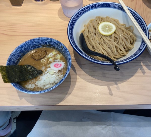 「つけ麺　中(300g)  玉ねぎち」@狼煙 浦和店の写真