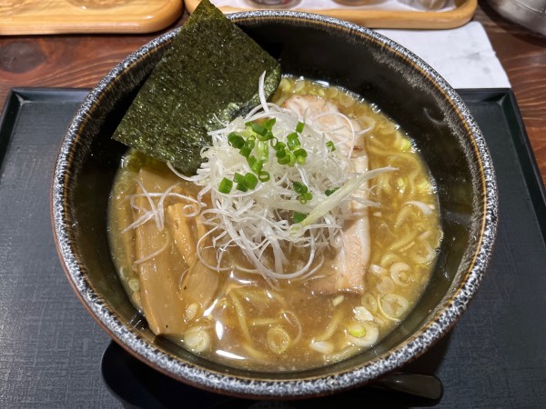 「中華そば　手もみ太麺　870円」@麺屋 嘉藤の写真