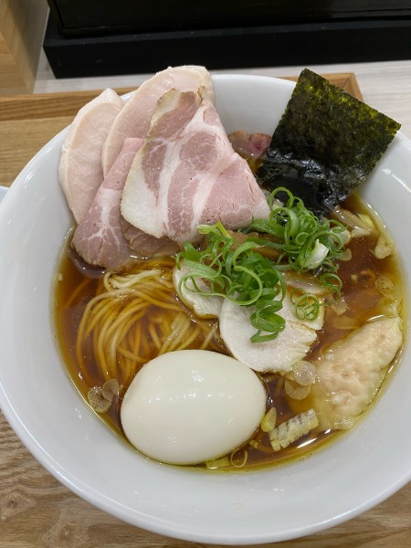 「醤油らぁ麺特製盛（黒）」@Ramen  Suzurunの写真