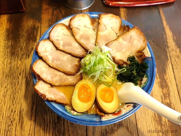 「みそチャーシュー（大盛＋味玉）」@らーめん てつや 南7条本店の写真