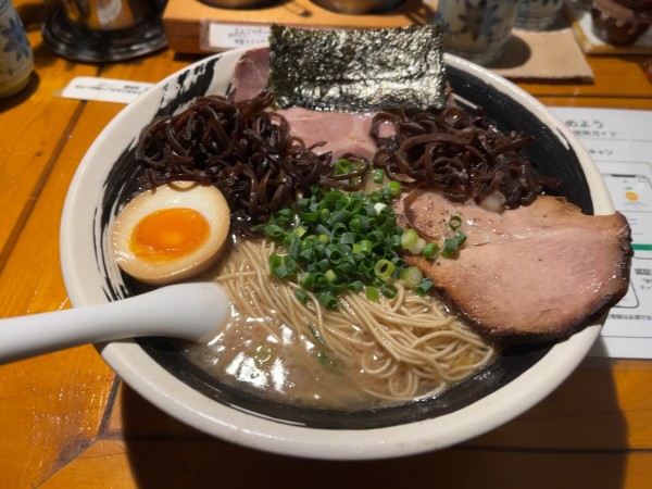 「白」@博多長浜らーめん よかとの写真