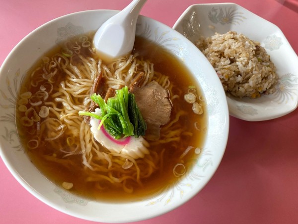 「ラーメンと半炒飯 620円」@太鳳の写真