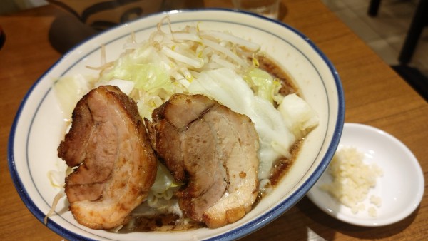 「醤油とんこつ・大盛(ヤサイ)￥980」@らーめん勇の写真