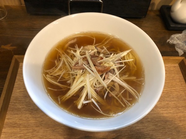 「葱油湯麺」@中華厨房 虎視たんたんの写真