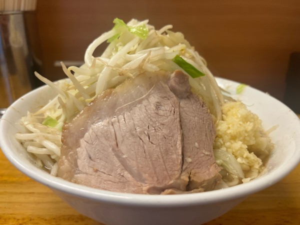 「少なめ（ニンニク野菜多め）」@ラーメン二郎 立川店の写真