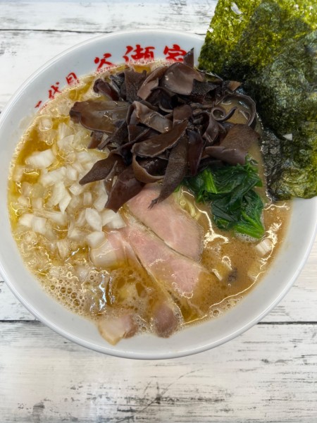 「ラーメン中900円+玉ねぎ150円+キクラゲ150円」@二代目 谷瀬家の写真
