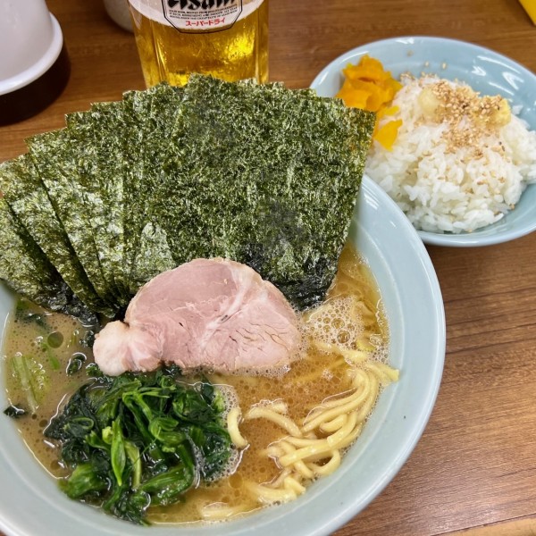 「のり増しラーメン＋無料ライス＋生ビール」@横浜ラーメン 武蔵家 北千住店の写真