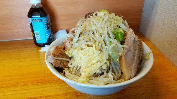 「小麺少なめ豚ダブル、ヤサイニンニク多め」@ラーメン二郎 立川店の写真