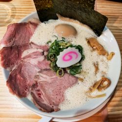 鶏そば全のせ　1100円