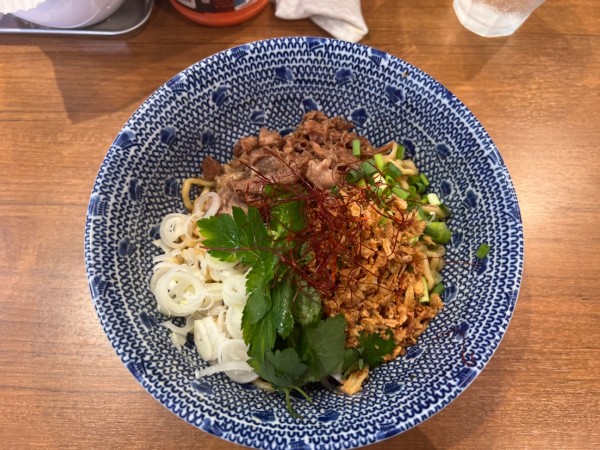 「4周年限定メニュー 牛すじまぜそば (並)1000円」@麺屋わおんの写真