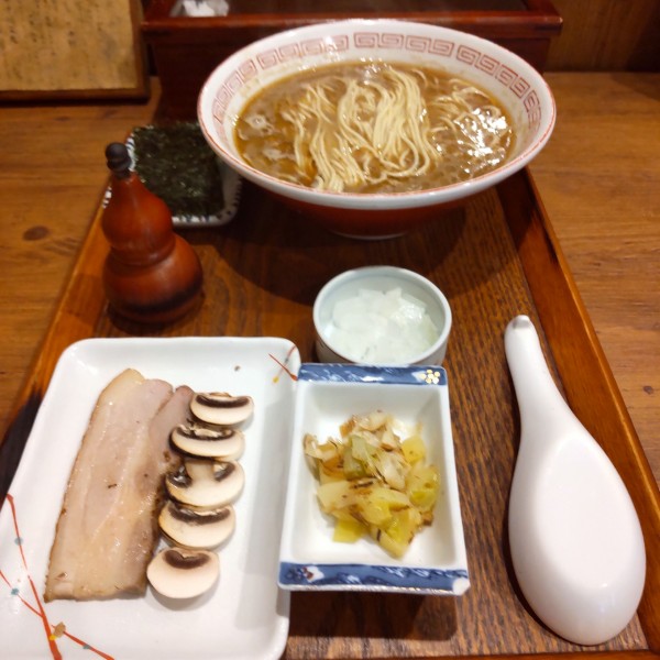 「茸 マッシュルーム（￥950）」@炭火焼濃厚中華そば 奥倫道の写真