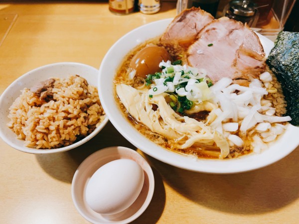 「燕三条風背脂煮干しラーメン」@三代目しゅうの写真