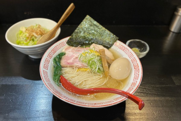 「冷やしラーメン（ゆず塩）¥800、味玉¥100」@らぁ麺すみれ堂の写真