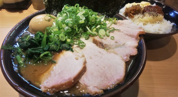 「皇綱特製ラーメン+ライス」@輝道家直系 皇綱家の写真