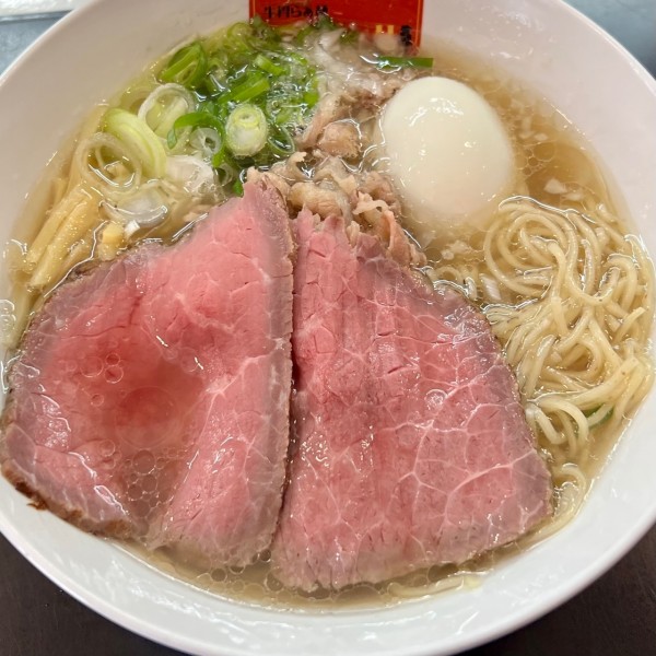 「贅沢焼牛塩らぁ麺」@牛骨らぁ麺 マタドール 本店の写真