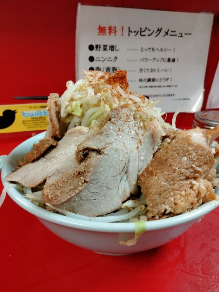 「豚入りラーメン」@ラーメン二郎 新宿歌舞伎町店の写真