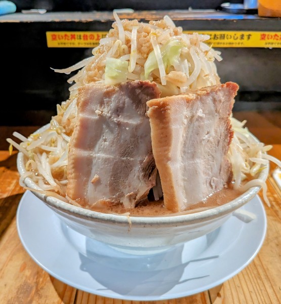 「ラーメン小(200ｇ)やさいマシマシあぶらマシ」@ラーメン豚珍の写真