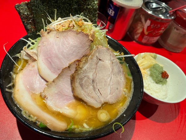 「チャーシューメン中+ネギチャーシュー+特上チャーシュー 半ライス」@厚木家の写真