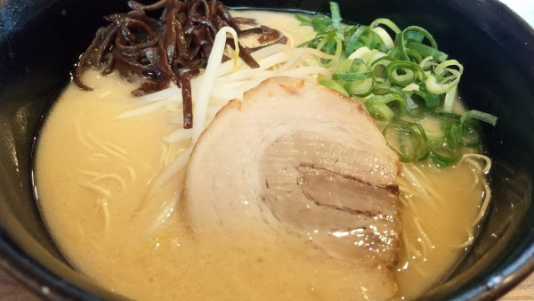 「らーめん白(850円)」@博多 龍ノ髭 宇都宮店の写真