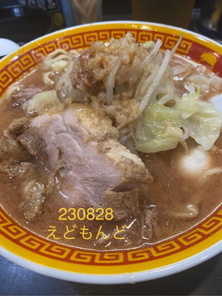 「ラーメン豚一枚半分＋生玉子　880+50」@えどもんどの写真