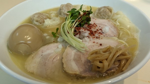 「ホワイト・クリーミーィぱいたん 特ばり」@らぁ麺 ひなたの写真