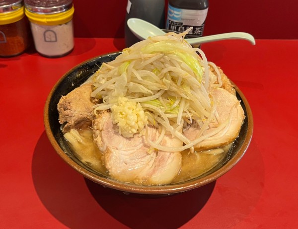 「豚4枚ラーメン麺少なめニンニク少なめアブラ」@ラーメン二郎 荻窪店の写真