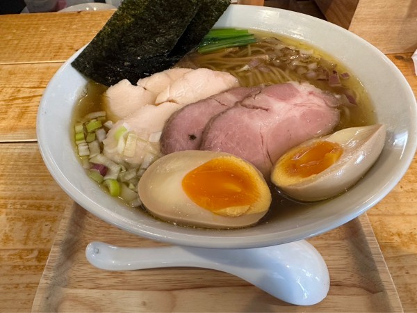 「特製塩ラーメン」@いえろうの写真