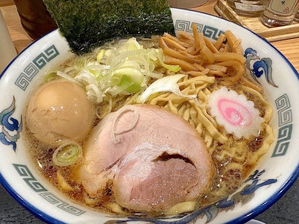 「味玉中華そば」@舎鈴 田町駅前店の写真