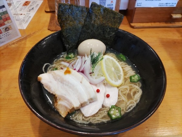 「牡蠣と焼きあごの冷し麺+得製」@焼きあご塩らー麺 たかはし 銀座店の写真