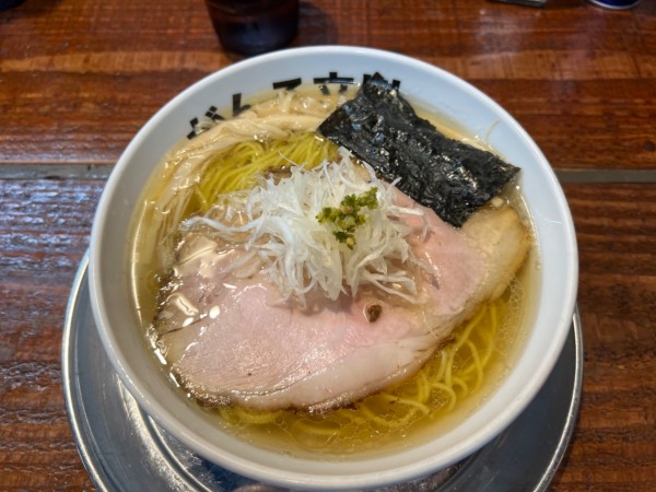「塩(モモ)  がんこ味LEVEL4.ネギ油.青唐  950円」@元祖一条流がんこラーメン たま館分店の写真
