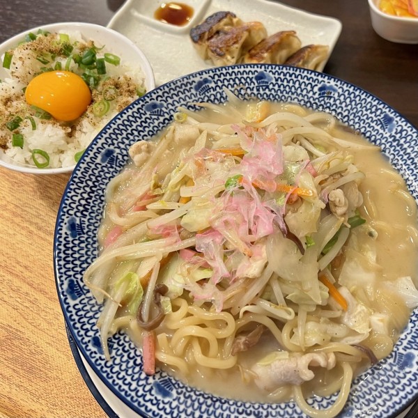 「白ちゃんぽん＋満腹欲張りセット」@じげもんちゃんぽん つくば梅園店の写真