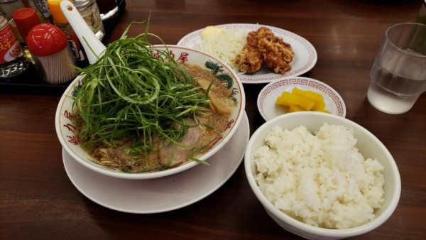 「9条ネギラーメン定食唐揚げ」@ラーメン魁力屋 三郷店の写真